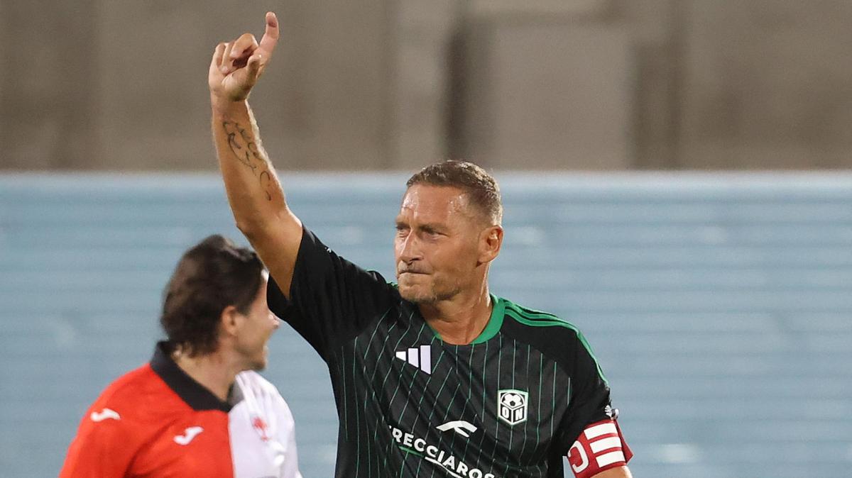 Totti incorona Maradona: “E’ l’emblema del calcio, non ha rivali!”