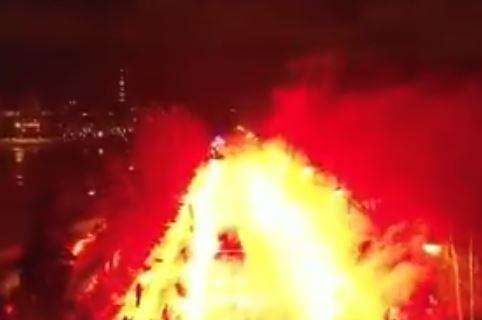 VIDEO - Incredibile Zenit: tifosi scortano la squadra per km con torce e fumogeni!