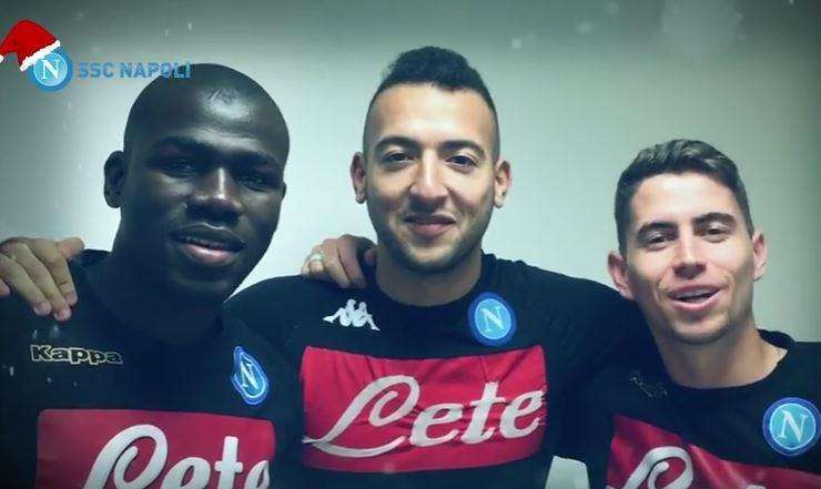 VIDEO - Omaggio del Napoli ai suoi tifosi: tutti i calciatori fanno gli auguri di buone feste