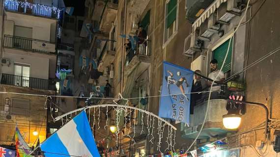 VIDEO TN - Show a Napoli: argentini festeggiano Mondiale sotto al murale di Diego
