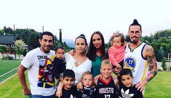 FOTO - Hamsik e Gargano insieme con mogli e figli, papà Richard incantato sui social