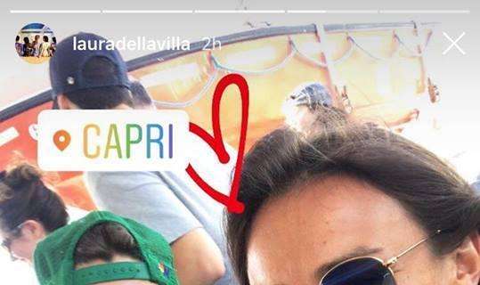 FOTO - Verdi conosce le bellezze partenopee: giornata a Capri insieme alla fidanzata Laura