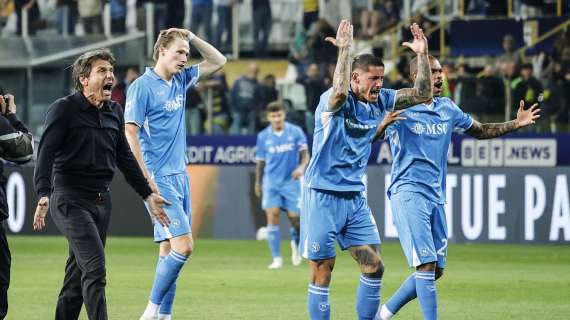 Conte va sotto la Curva, mostra lo scudetto ai tifosi e urla: "È per tutti voi!"