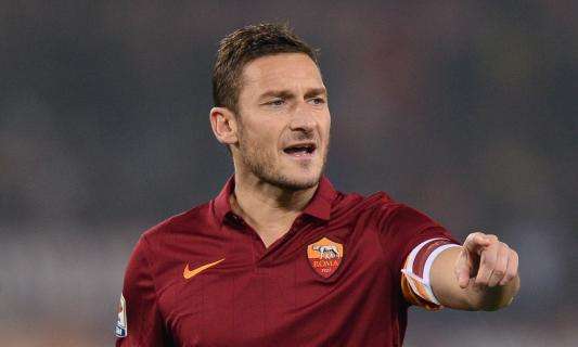 Roma, fastidio ai flessori per Totti. Il capitano giallorosso lavora per esserci contro il Napoli 