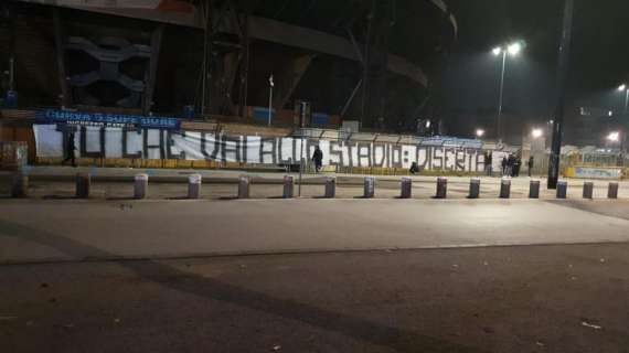 FOTO - Striscione della Curva B contro le multe per i posti: "Tu che vai allo stadio: diserta!"