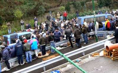 Scontri a Pianura per la discarica: arrestati oltre trenta ultras del Napoli