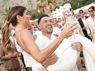 Il neosposo Politano: "Non ci sono parole per descrivere questi momenti, giorni magici"