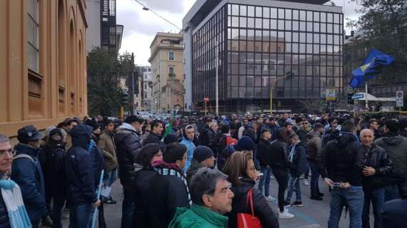 FOTO&VIDEO - Lazio, troppi torti arbitrali: i tifosi protestano in FIGC