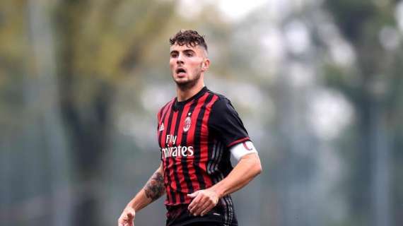 Vergogna nel finale di Napoli-Milan: il bomber rossonero Cutrone istiga tifosi e azzurrini dopo la vittoria