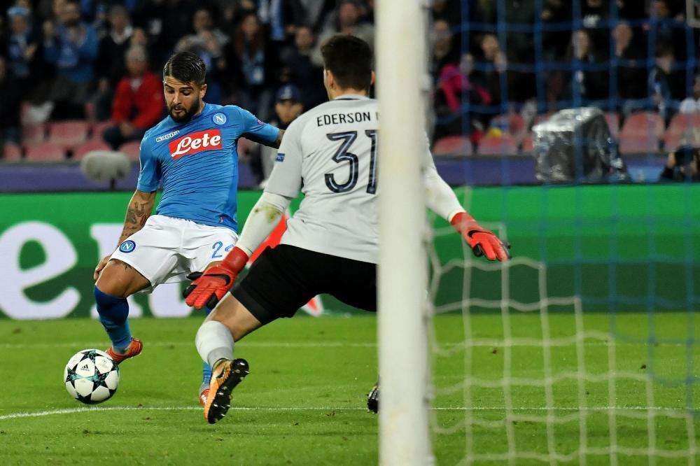 Traversa del Napoli! Che guizzo di Insigne: finta su Danilo e tiro da fuori, ma non è fortunato