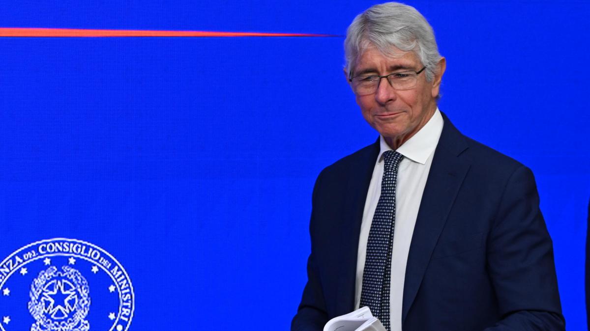 Vendita San Siro sotto inchiesta, Abodi: "Giusto fare chiarezza"