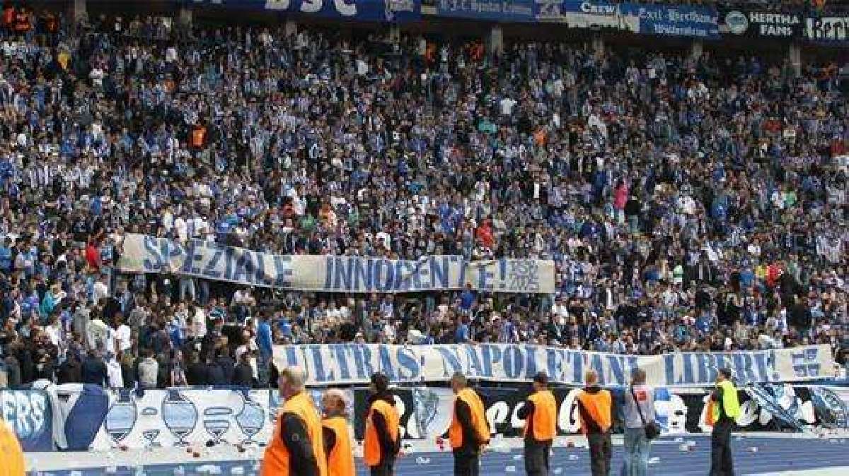 FOTO - Ultras Napoli, accettate le richieste per striscioni