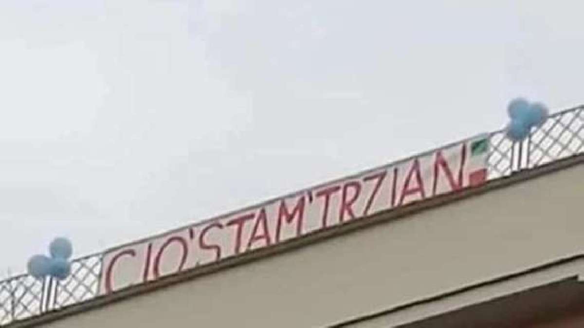 FOTO - Ciò stam' trzian, spunta uno striscione in attesa del terzo  scudetto