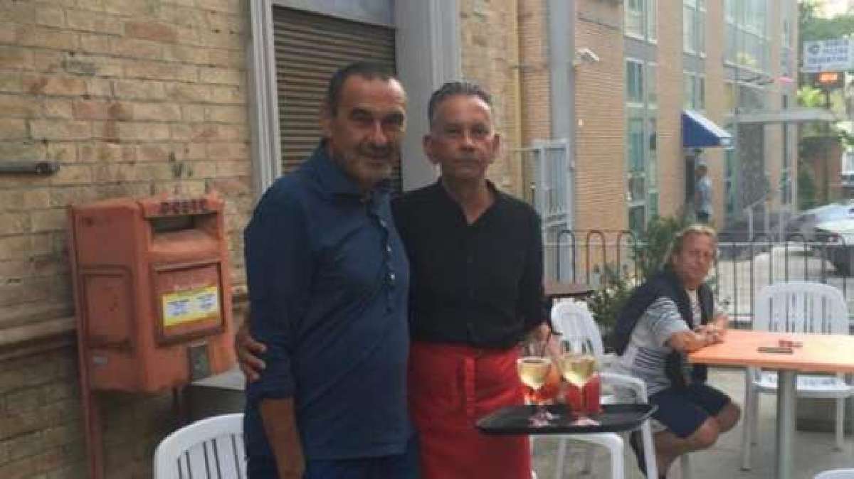 FOTO Londra ancora lontana Sarri resta in vacanza tra libri e