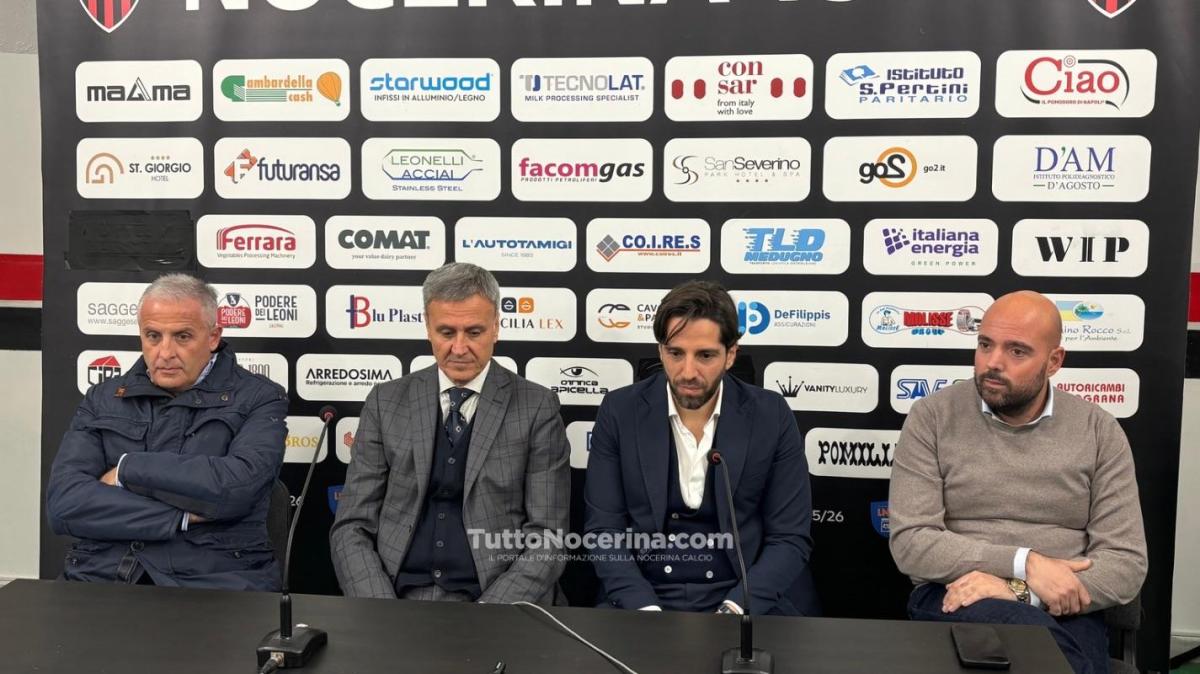 Amodio: "La società non mi ha chiesto di smantellare. Questa squadra non può giocare a 4 in difesa"