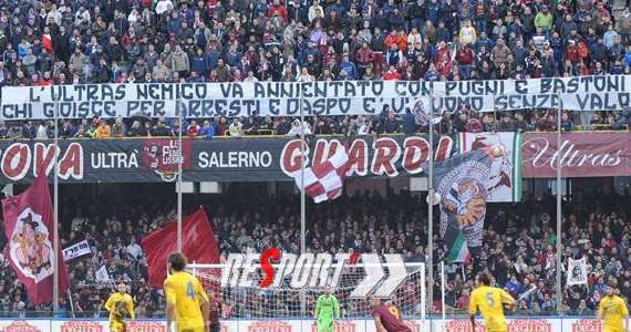 SALERNITANA-FROSINONE: striscione degli ultras granata per Nocera