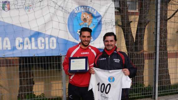 PHOTOGALLERY: Moscariello premiato per i suoi 100 gol con l'Alfaterna