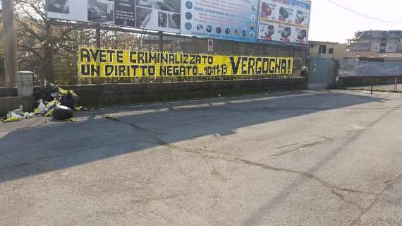 FOTO LIVE: apparso striscione sui fatti di Salerno