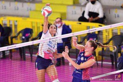 Volley femminile - Novara batte Cuneo nel recupero ed è seconda solitaria: Bosetti e Washington al top