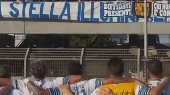La Paganese con i suoi tifosi 
