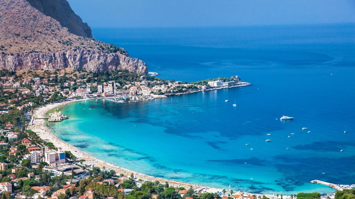 Lavori di riqualificazione e rigenerazione urbana della piazza di Mondello, modifica regolamentazione viaria