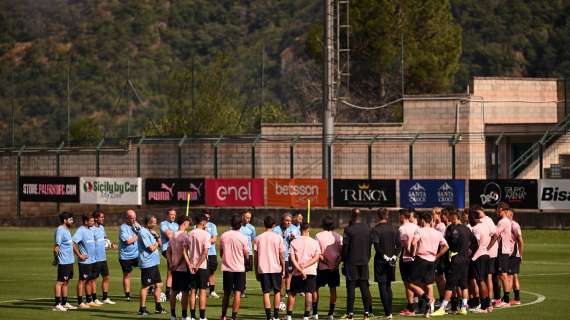 Palermo, iniziato il ritiro tanti i tifosi presenti