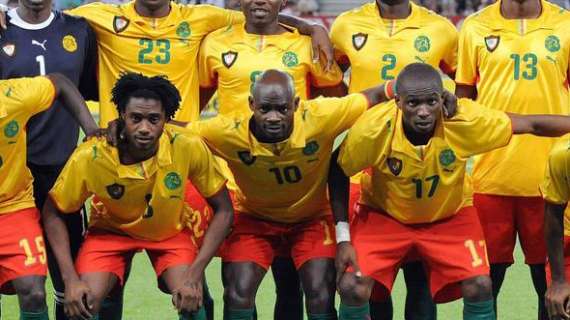 Achille Emana con la maglia del Cameroun