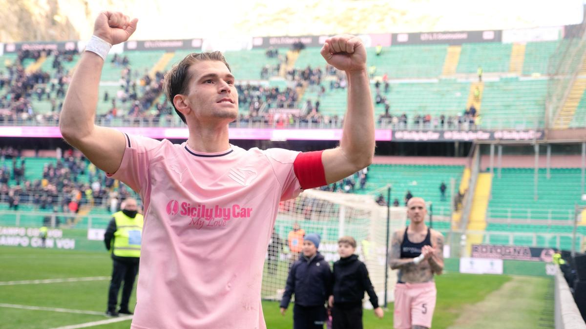 Palermo, Segre: “La cosa più bella è essere esplosi sotto la curva dopo il Goal. Per noi è vietato sbagliare”