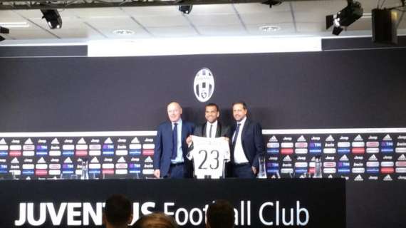UFFICIALE: Juventus, Daniel Alves è un nuovo giocatore dei bianconeri