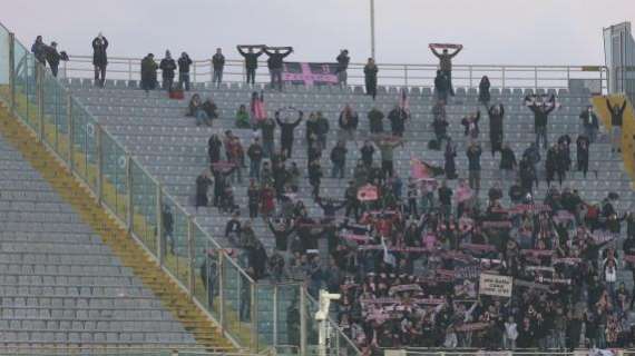 Palermo-Hellas Verona, la pioggia frena il popolo rosanero