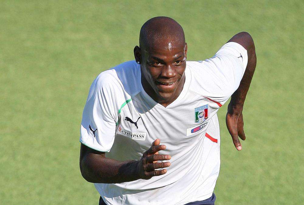 Manchester City, per Balotelli intervento riuscito