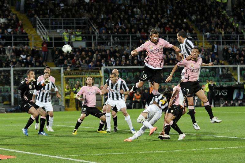 Palermo, brutta gara: troppe assenze