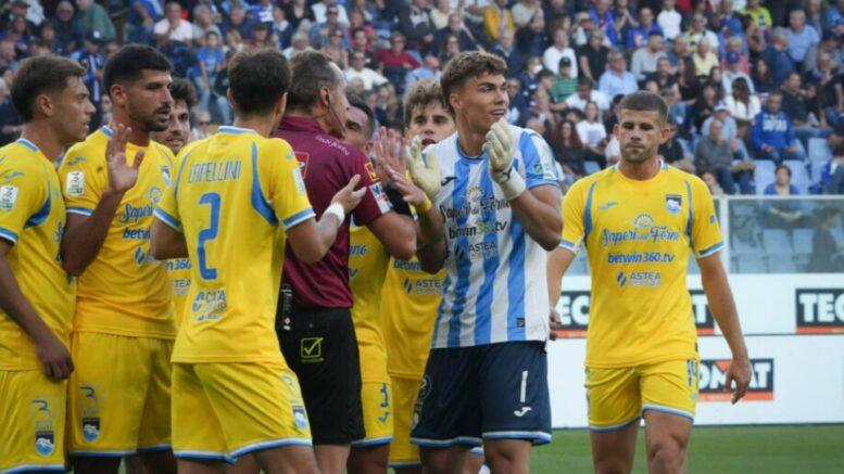 PALERMO - PESCARA PAGELLE Crollo biancazzurro: Dagasso e Di Nardo gli ultimi a mollare