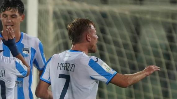 Pescara, magia di Meazzi: gol da cineteca sotto la curva nord che salva i biancazzurri