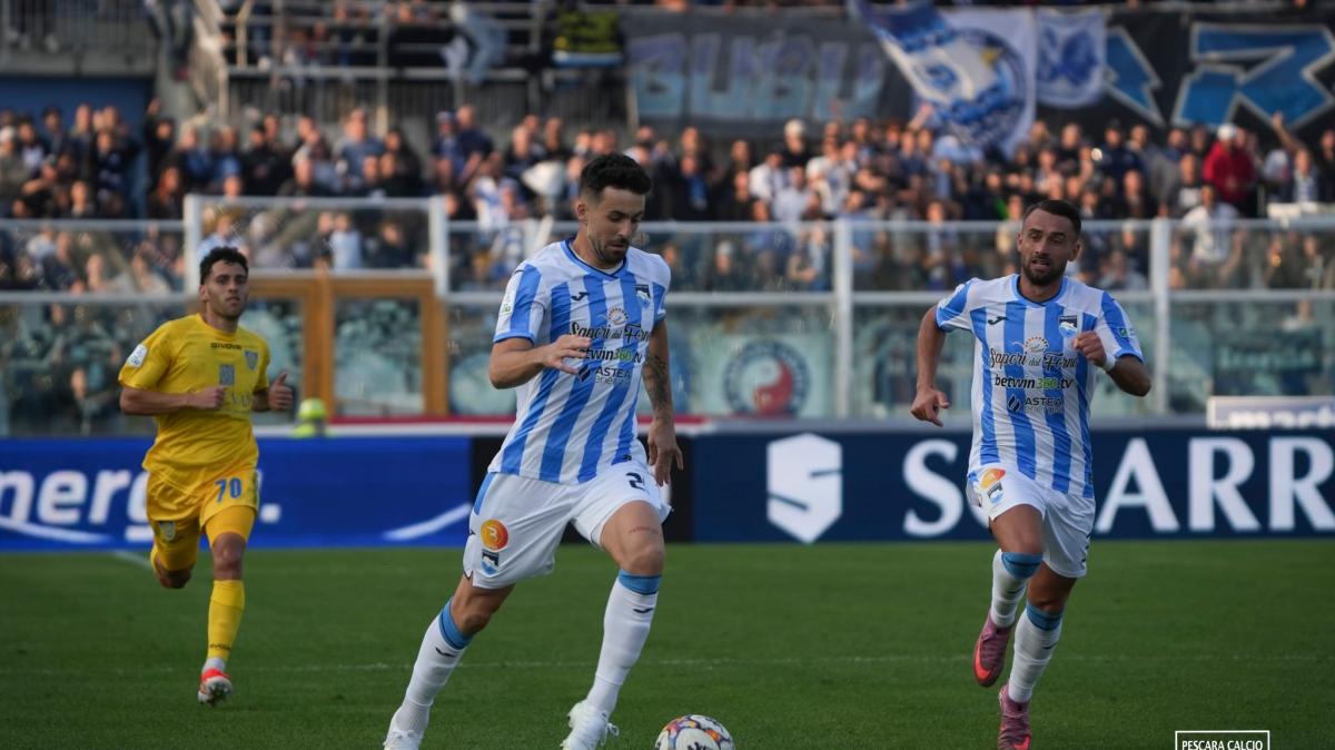 Pescara dai due volti: cuore e rimonta contro la Carrarese, ma la difesa resta un problema