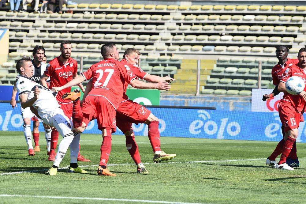 Non solo Avellino: anche il Bari chiede di essere riammesso alla B