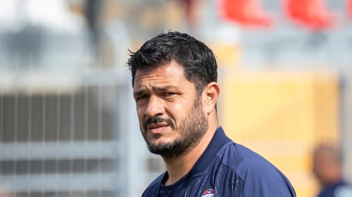 Pescara, non sarà Di Bari il nuovo allenatore: ha rinnovato col Casarano