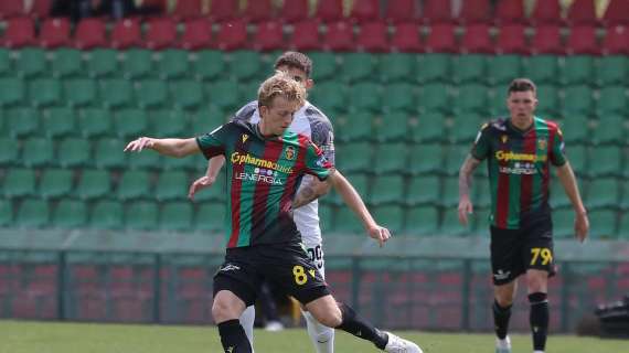 Mercato Pescara: sprint per Kees De Boer: il centrocampista olandese conteso dalla Juve Stabia