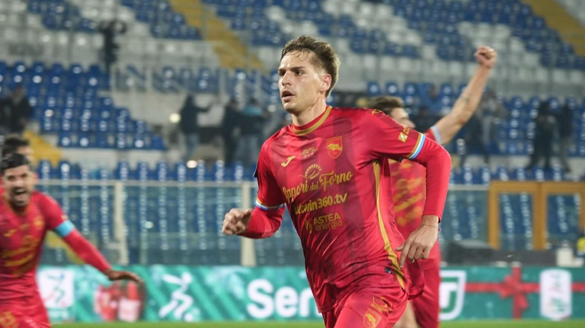 Calciomercato Pescara, l’assalto del Frosinone a Olzer: offerta pesante e scenario da decifrare