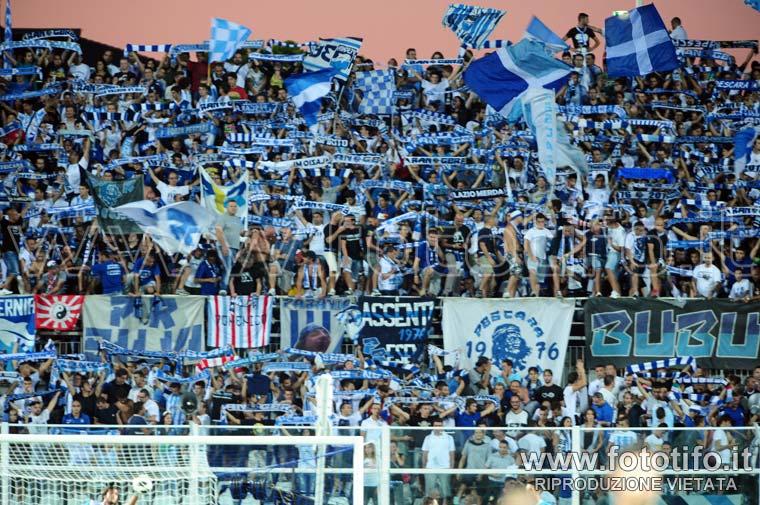 Tanto tifo sotto la pioggia