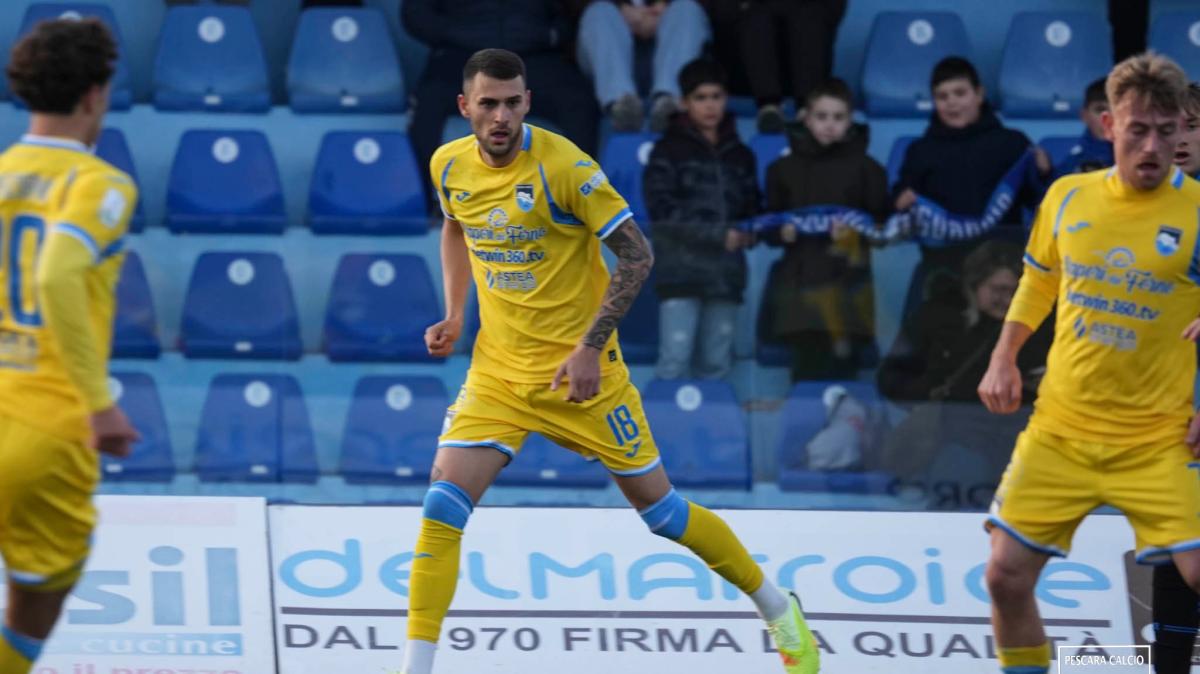 Avellino, Sgarbi: "Trattativa lampo, sono felice di essere tornato in questa piazza"