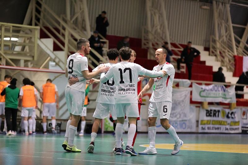 Calcio a 5: Pordenone C5, sbancato il PalaBombonera dell’Atlante Grosseto