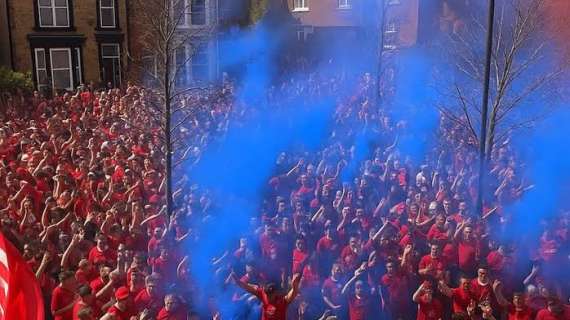 Il Liverpool vince la Premier League ma lo scherzo dei "cugini nemici" dell'Everton è diabolico