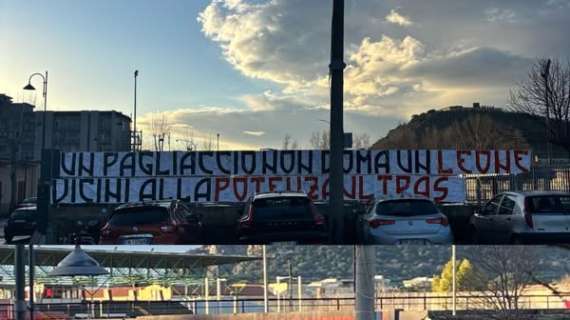 LA CURVA SUD DELLA NOCERINA VICINA  ALLA POTENZA ULTRAS