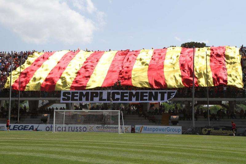 Benevento, atti vandalici allo stadio