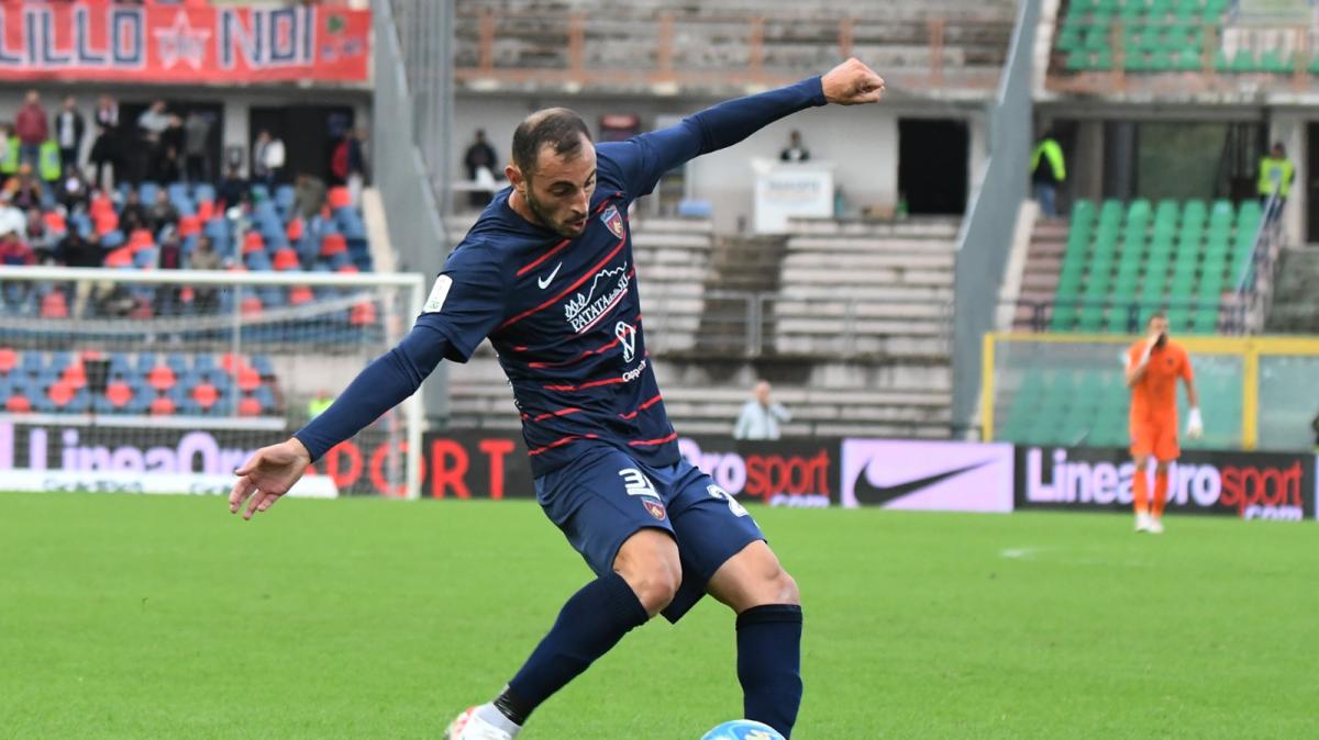 È sempre calciomercato: la Casertana ufficializza un terzino ex Cosenza!