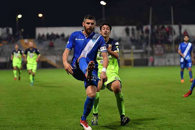 Il difensore della Paganese Stendardo salterà la partita con il Potenza...