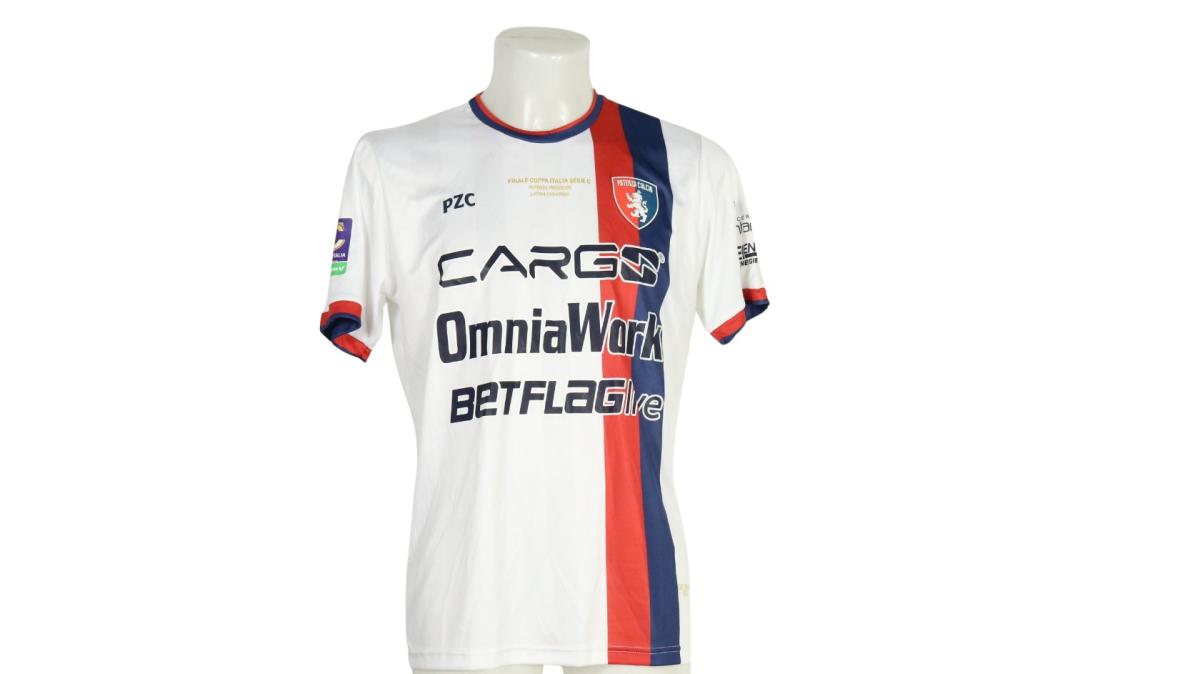 La maglia della Coppa è già iconica: via alla vendita nello store del Potenza!