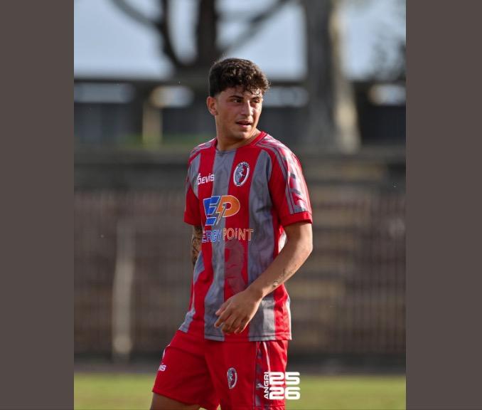 È un calciatore dell'Angri, ex Sorrento, il giovane accoltellato a Napoli