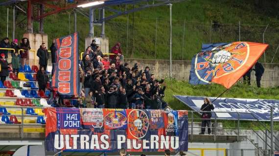A fine partita ad Avelino i tifosi del Picerno hanno richiamato la squadra a colloquio sotto il settore ospiti
